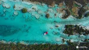 Costa de Tulum con ruinas y mar Caribe